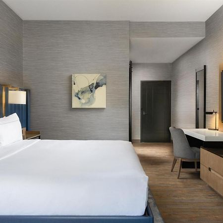 Doubletree By Hilton Вест-Келоуна Экстерьер фото