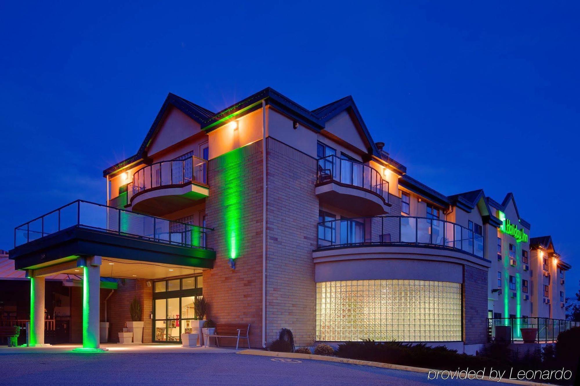 Doubletree By Hilton Вест-Келоуна Экстерьер фото