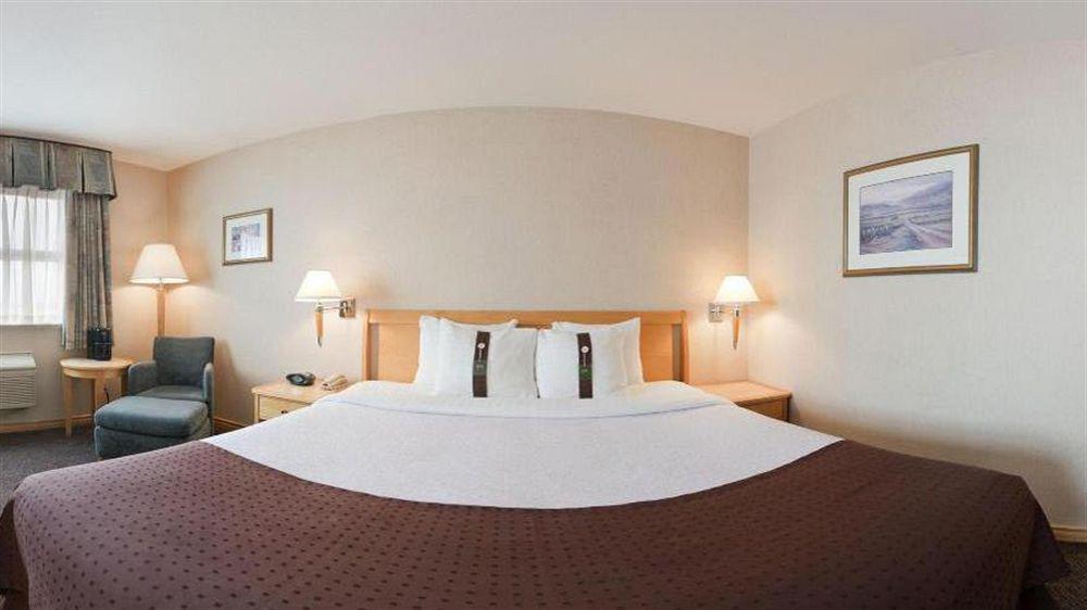 Doubletree By Hilton Вест-Келоуна Экстерьер фото